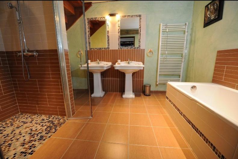 Nostang Le Domaine De Saint-Thomin B&B 객실 사진
